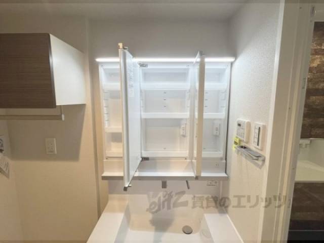 洗面所　上部収納