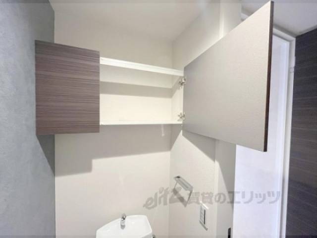 トイレ　上部収納