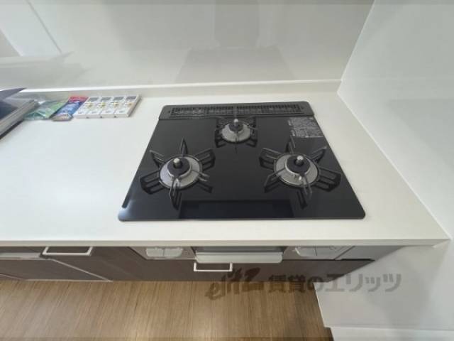 キッチン　3口コンロ