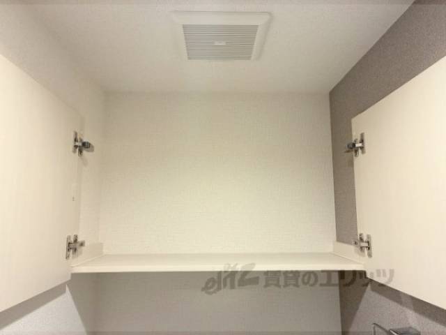 トイレ　トイレ上収納