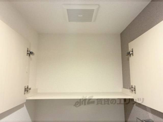 トイレ　トイレ上収納
