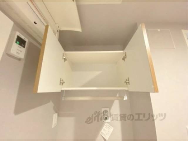 収納　洗濯機置場上