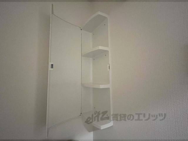 収納　トイレ上