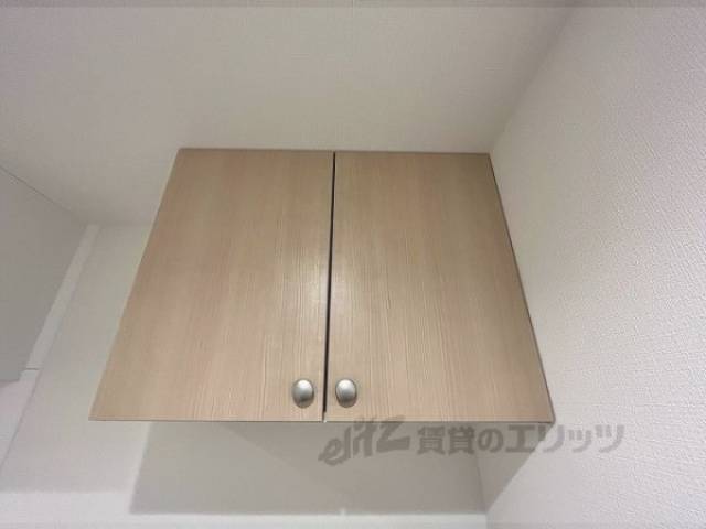 収納　洗濯機上