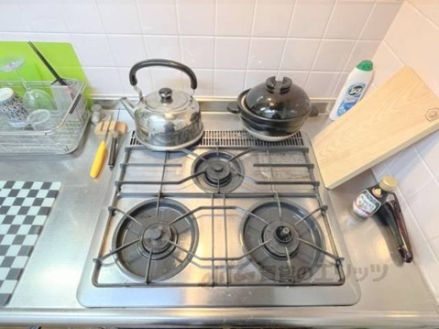 キッチン　コンロ　家具・家電は全て撤去されます。