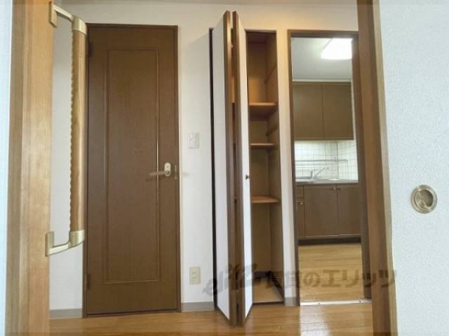 収納　キッチン手前の廊下