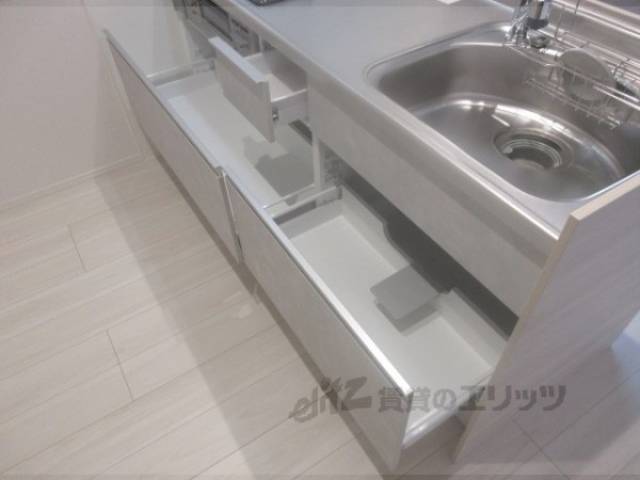 キッチン　下部収納