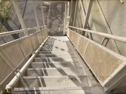 テナント外階段