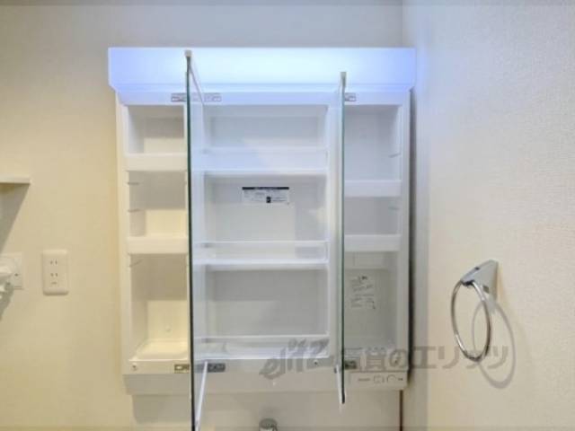 洗面所　上部収納