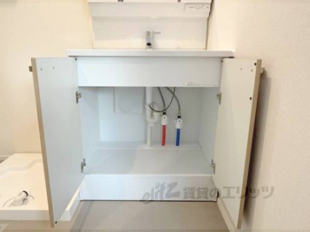 洗面所　上部収納