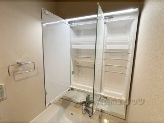 洗面所　上部収納