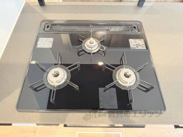 キッチン　３口コンロ