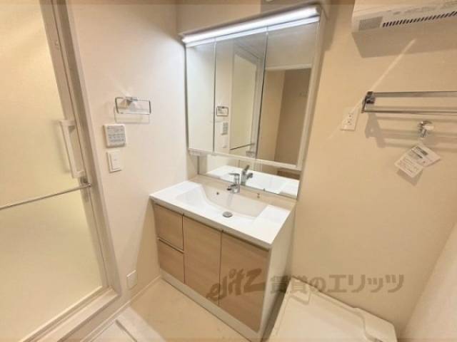 洗面所　上部収納