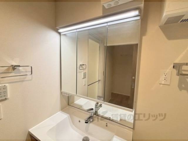 洗面所　上部収納