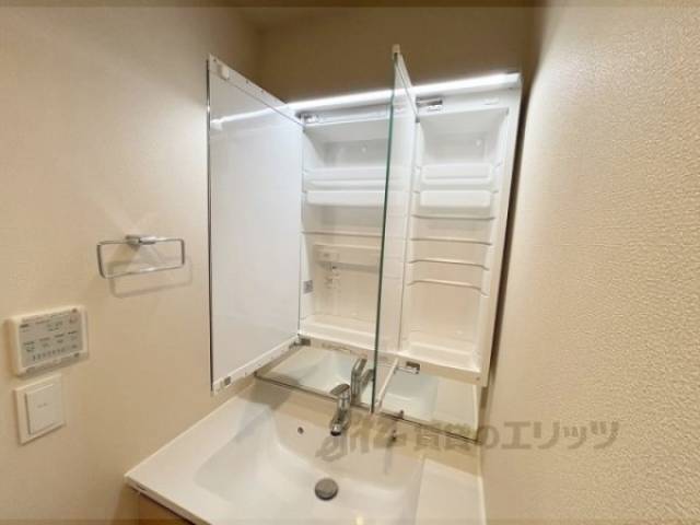 洗面所　上部収納