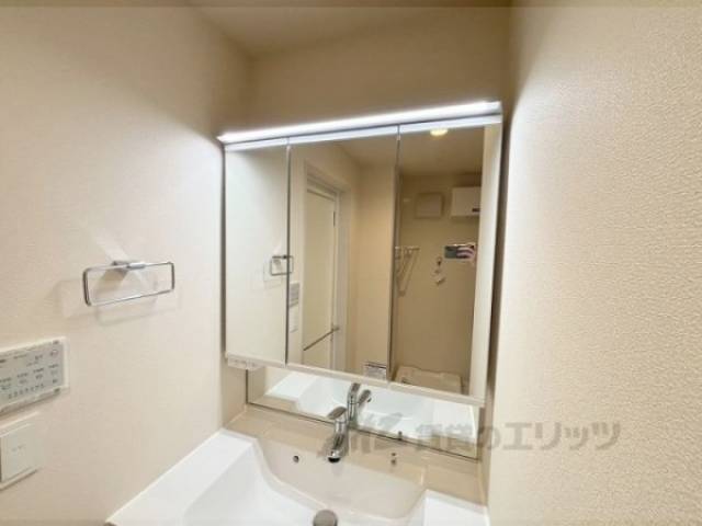 洗面所　上部収納