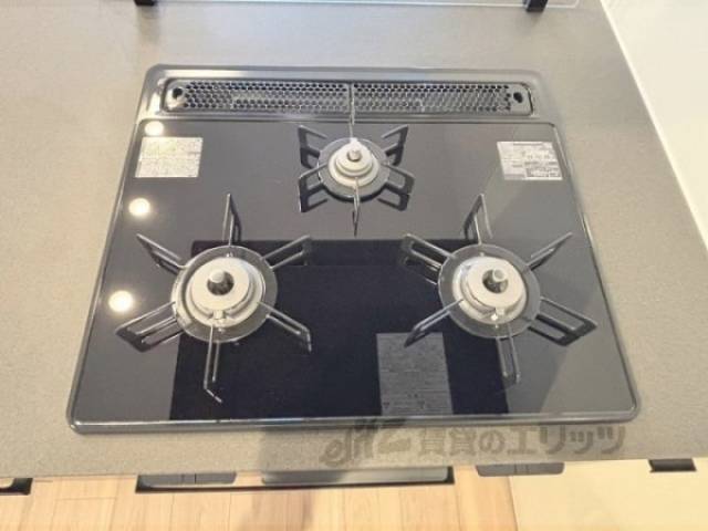 キッチン　３口コンロ