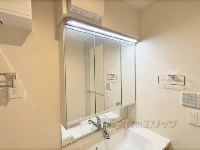 洗面所　上部収納