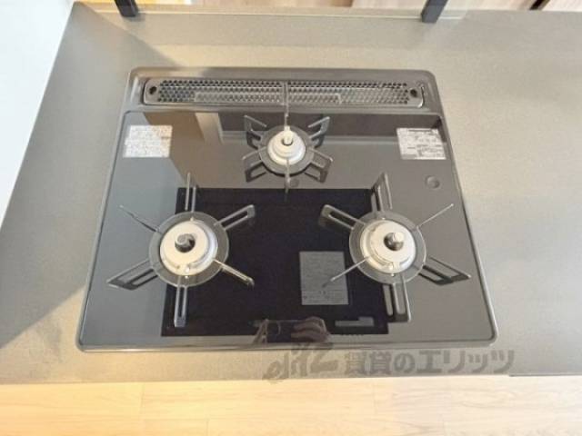 キッチン　３口コンロ