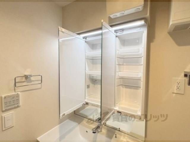 洗面所　上部収納