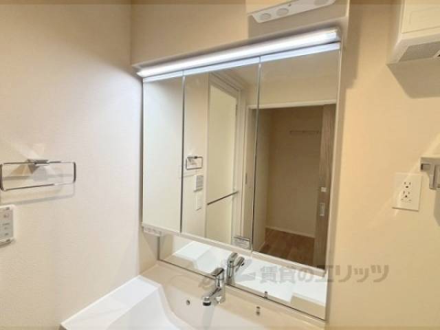 洗面所　上部収納