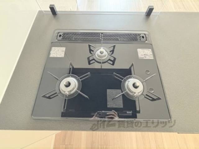 キッチン　３口コンロ