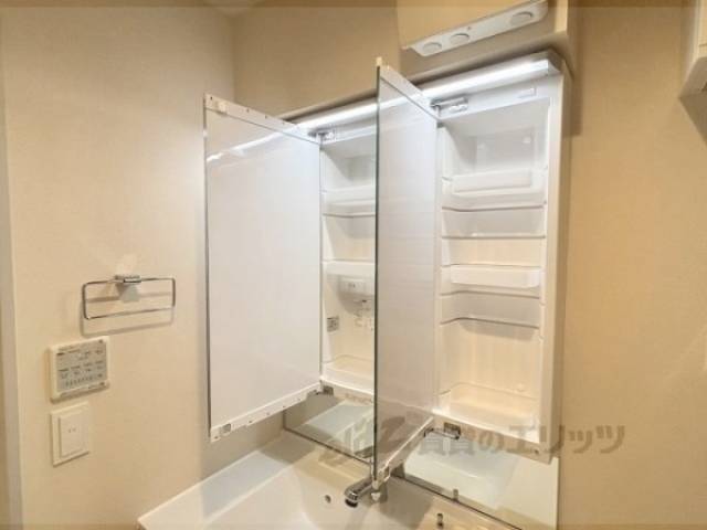 洗面所　上部収納