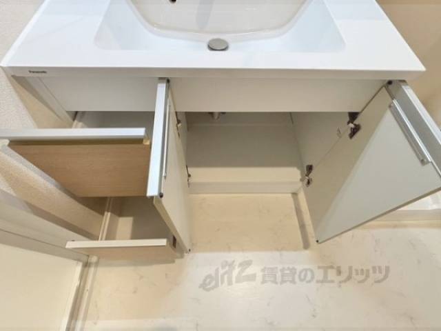 洗面所　下部収納