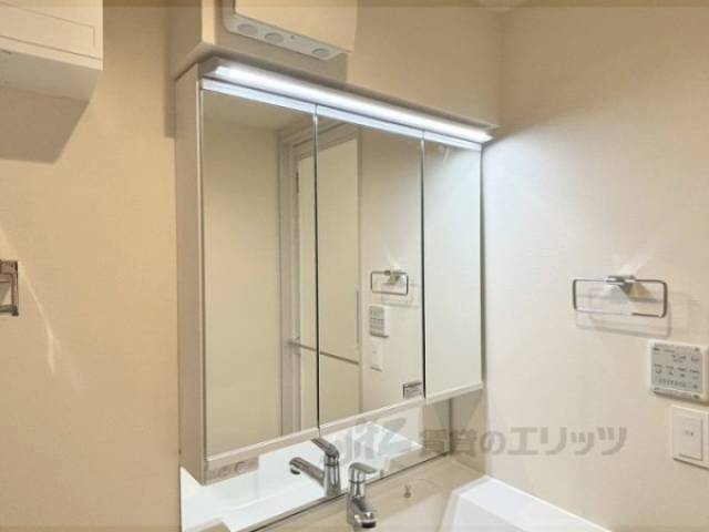 洗面所　上部収納