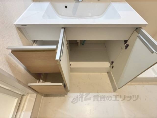 洗面所　下部収納