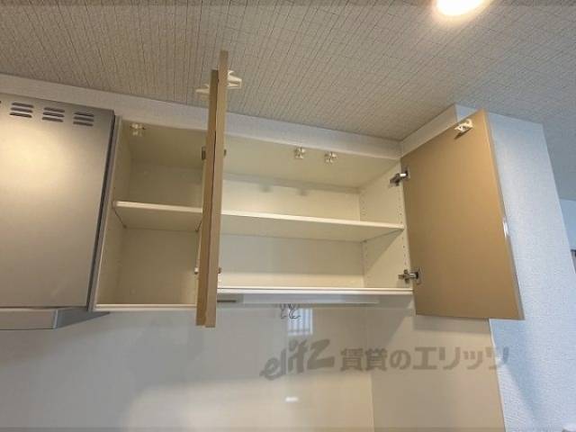キッチン　上部収納