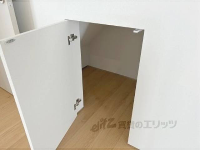収納　階段下