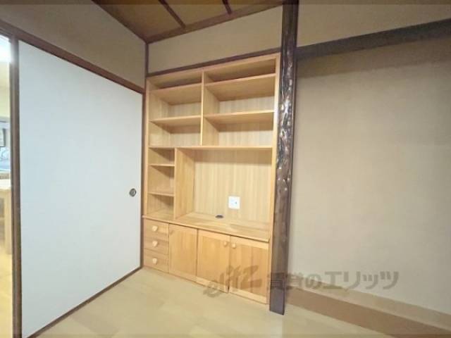 収納　リビング収納棚