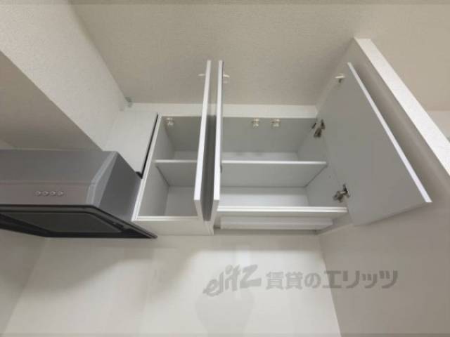 キッチン　上部収納
