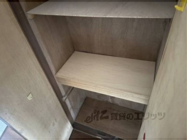 収納　階段下収納