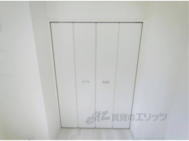 洋室　収納