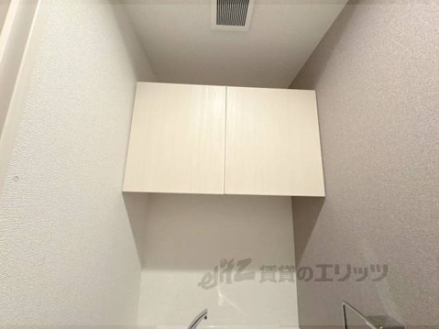 トイレ　トイレ上収納棚