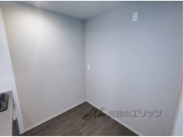 冷蔵庫置場　収納