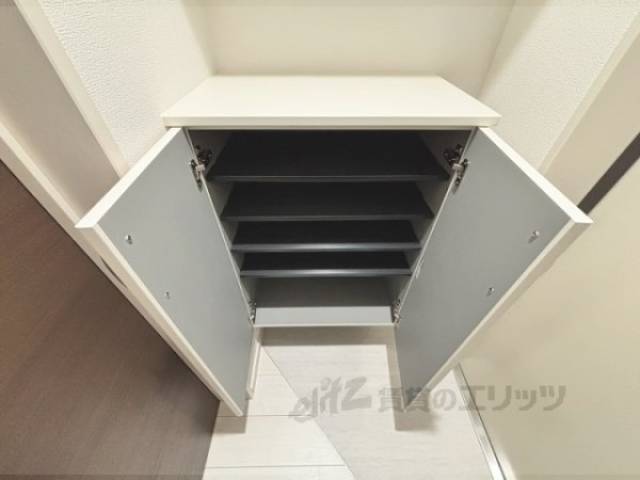 下駄箱　下部収納