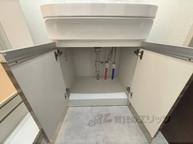 洗面所　下部収納