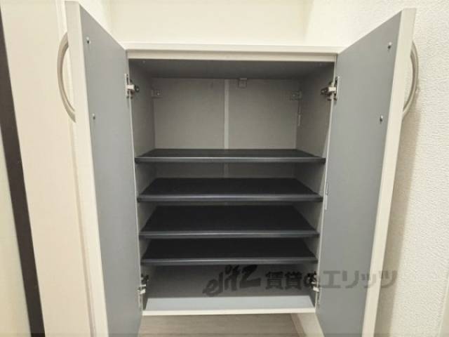 下駄箱　下部収納