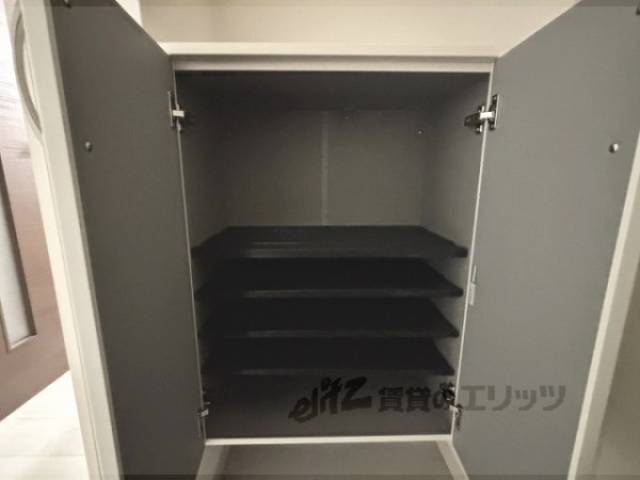 下駄箱　下部収納