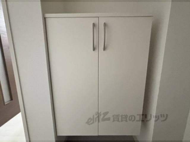 下駄箱　下部収納