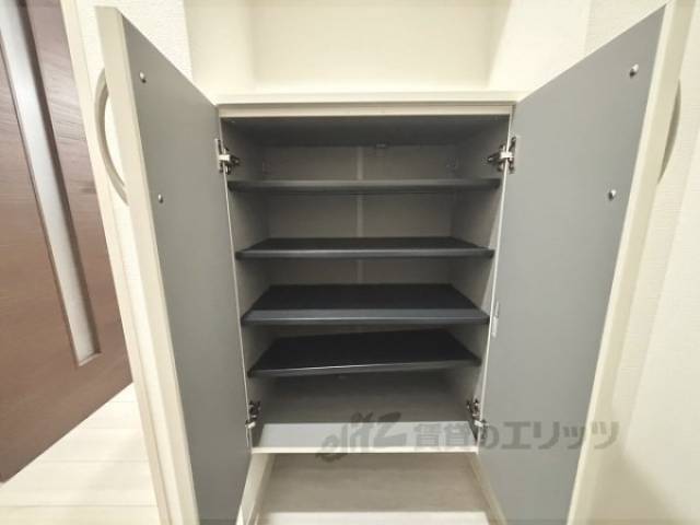 下駄箱　下部収納