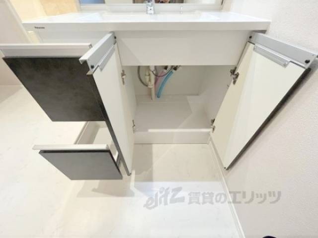 洗面所　下部収納