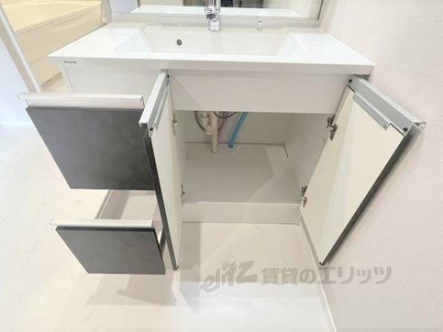 洗面所　下部収納