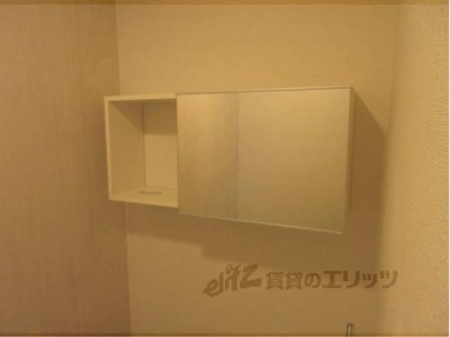 トイレ　トイレ上収納