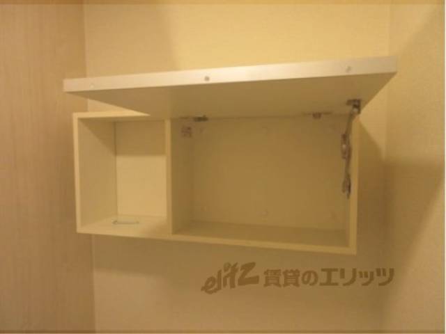 トイレ　トイレ上収納