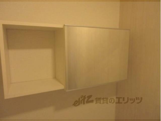 トイレ　トイレ上収納
