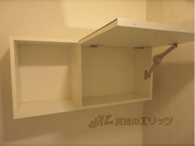 トイレ　トイレ上収納